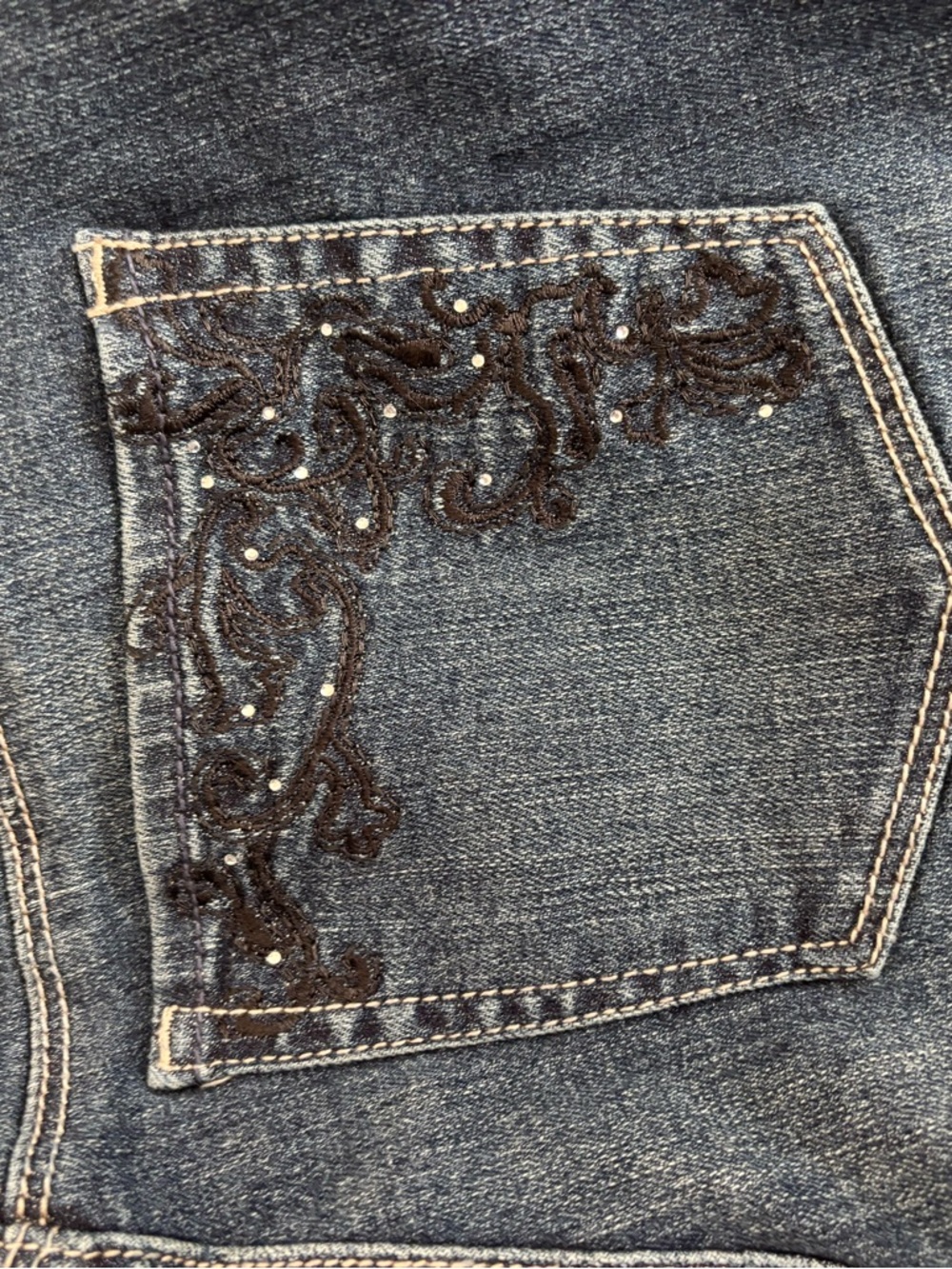 White House Black Market Women's Skinny Jeans in Medium Blue Wash - Picture 8 of 9